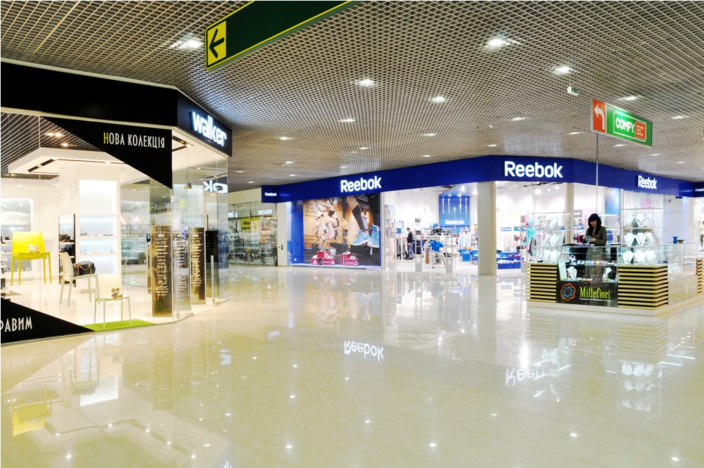 Sufit rastrowy KRAFT GLK w centrum handlowym