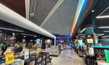 Centrum handlowe "Epicentr" nadal zachwyca projektami sufitów listwowych (+11 zdjęć)