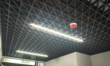 Nowy projekt z trójkątnym sufitom rastrowym KRAFT