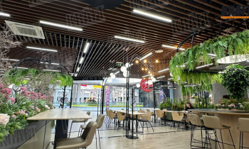 Cube-shaped rail: The Modern Rhythm of Restaurant Design