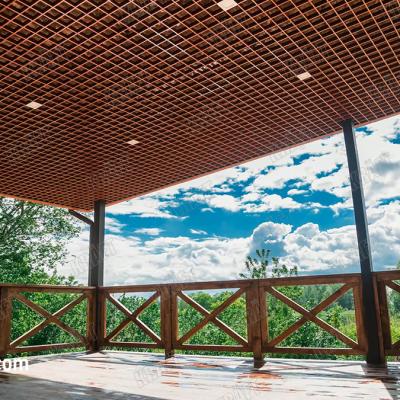 Stacja paliw Vianor. Klasyczny sufit rastrowy na ulicy / Vianor service station